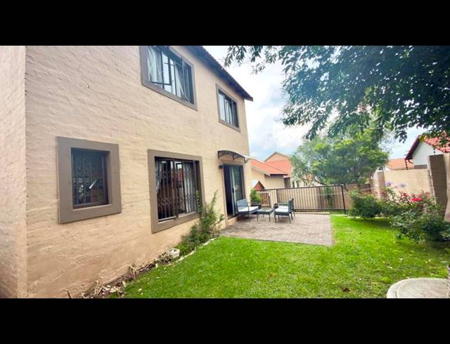 3 BEDROOM DUPLEX FOR SALE IN HALFWAY GARDENS